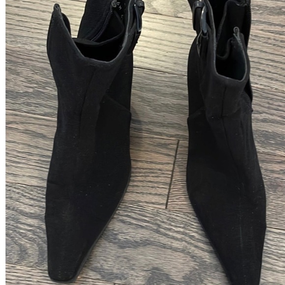 Booties (#331) - Picture 1 of 9